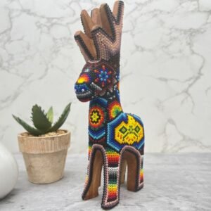 Deer figurine ideal for decoration, Huichol art / Wixarika, Mexican folk art, Made of resin and beads