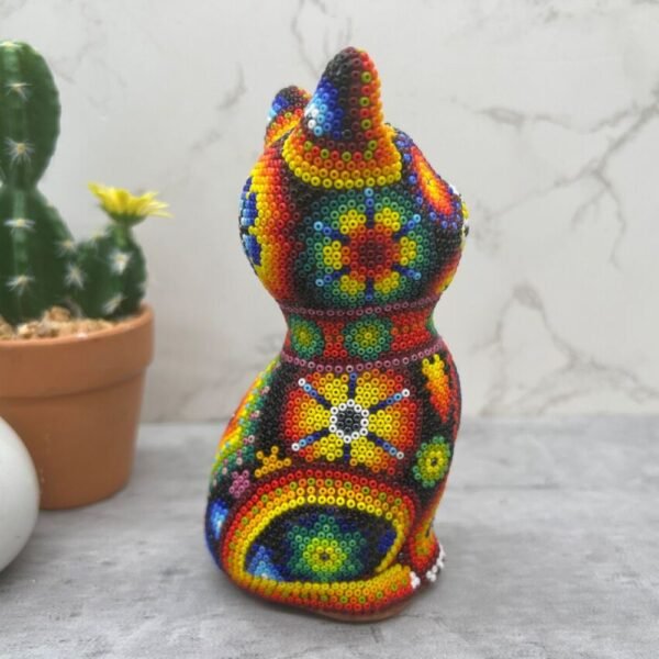 Kitty Cat Statue Huichol Sculpture Of Mexican Folk Art, Pet Wixarika As A Mexican Decorative Figure, Made Of Resin And Beads
