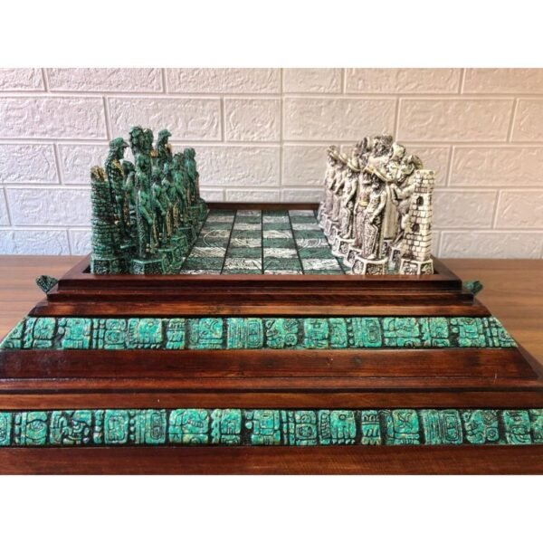 Chess set, Resin Chess set in green and white, Mexican chess, Chess set handmade, Soviet chess set, Wooden chess