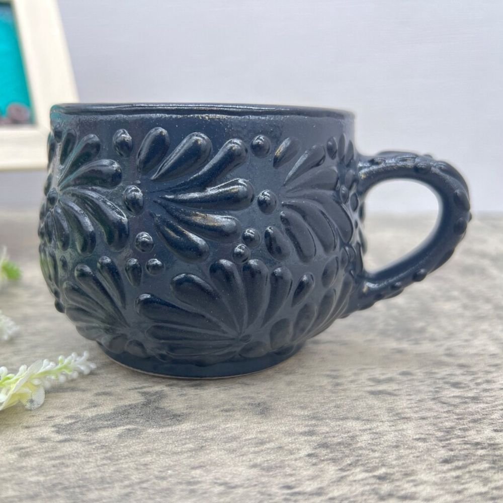 https://mexroots.com/wp-content/uploads/2023/07/Cappuccino-Cup-Mexican-Coffee-Mug-Puebla-Talavera-Pottery-Ceramic-Thermos-Handmade-3.jpg