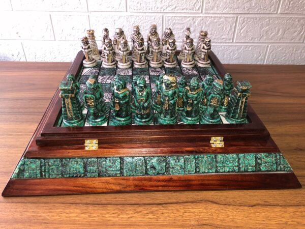 Chess set, Resin Chess set in green and white, Mexican chess, Chess set handmade, Soviet chess set, Wooden chess - Image 3
