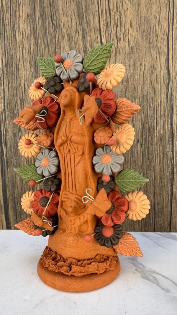 Virgin Mary clay pieces, ornaments,  Mexican decoration, Mary Virgin sculpture, Metepec Estado de México Technique pigmento natural colors. - Image 3