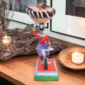 Catrina, decoración mexicana del Día de Muertos, Catrina panadera hecha de barro por indígenas mexicanos, “alta