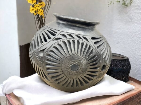 Cantarito Flower Vase Of Black Clay Authentic From Oaxaca Mexico, Handmade And Elegant Lamp  Interior Home Design Decor Centerpiece Jarron