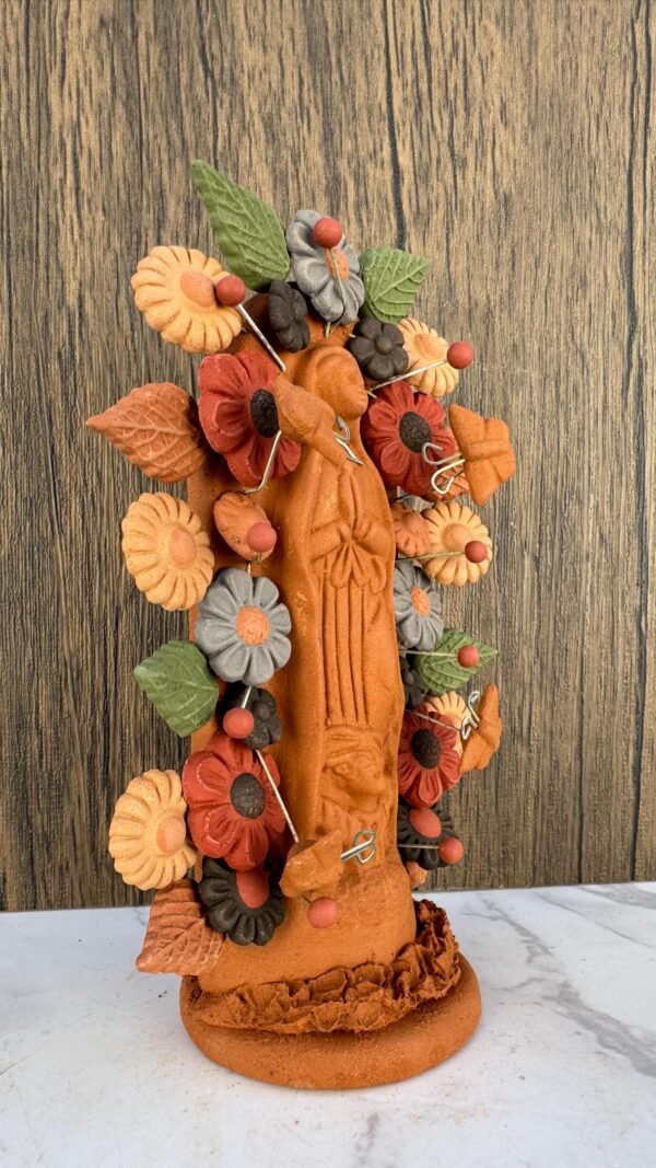 Virgin Mary clay pieces, ornaments,  Mexican decoration, Mary Virgin sculpture, Metepec Estado de México Technique pigmento natural colors. - Image 2