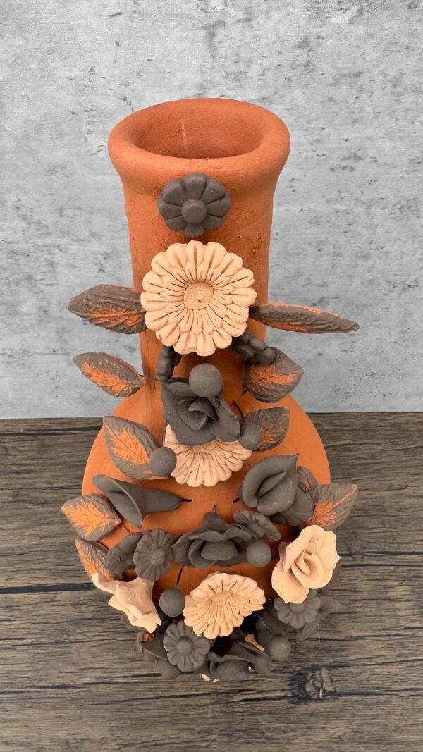 Handcrafted Oaxacan Clay Vase with Pastillaje Or Filigrana - Natural Clay Mexican Artistry, Decorative Home Accent, Unique Artisanal Piece - Image 4