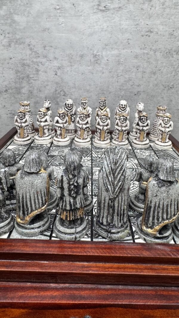 Chess set, Resin Chess set in green and white, Mexican chess, Chess set handmade, Soviet chess set, Wooden chess - Image 3