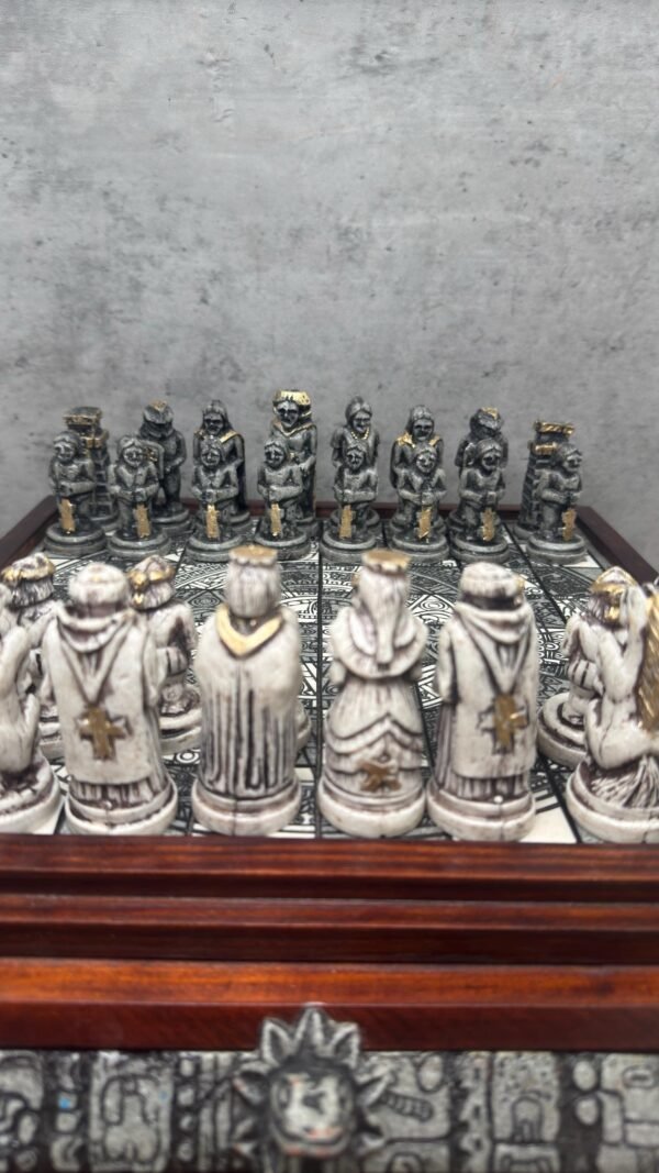 Chess set, Resin Chess set in green and white, Mexican chess, Chess set handmade, Soviet chess set, Wooden chess - Image 4
