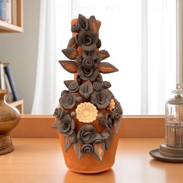 Handcrafted Oaxacan Clay Vase with Pastillaje Or Filigrana - Natural Clay Mexican Artistry, Decorative Home Accent, Unique Artisanal Piece