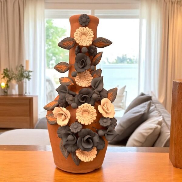 Handcrafted Oaxacan Clay Vase with Pastillaje Or Filigrana - Natural Clay Mexican Artistry, Decorative Home Accent, Unique Artisanal Piece